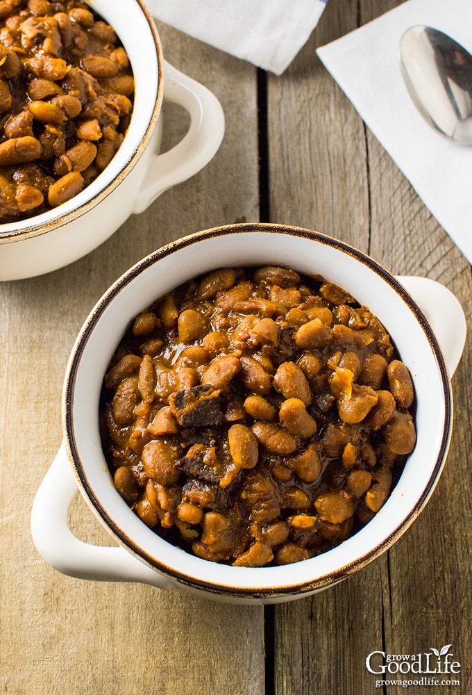 Slow Cooker New England Baked Beans