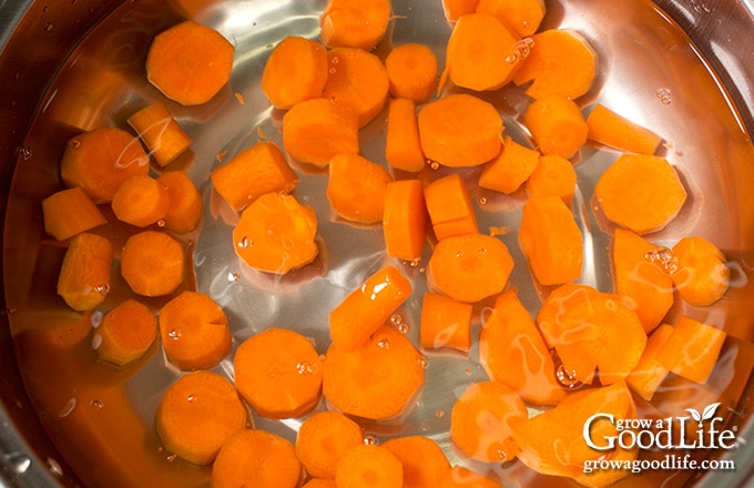 blanching carrots in boiling water